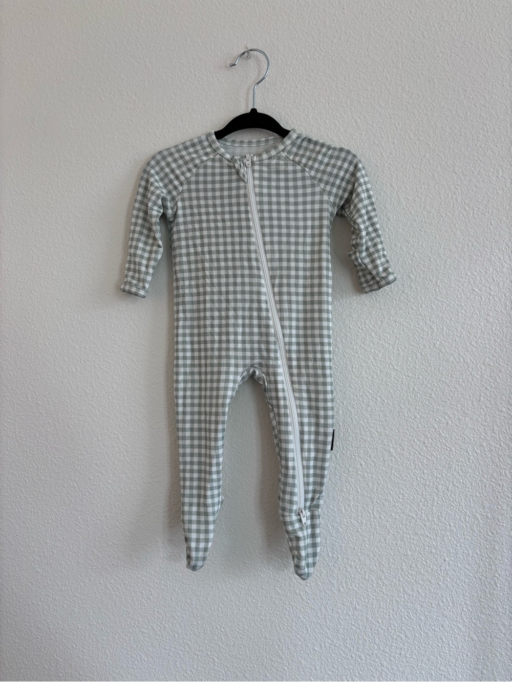 hucklebaby gingham bamboo footed sleeper pajamas size 0-3 months